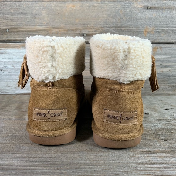 Minnetonka Faux Fur & Suede Side Fringe Boots - Picture 4 of 8